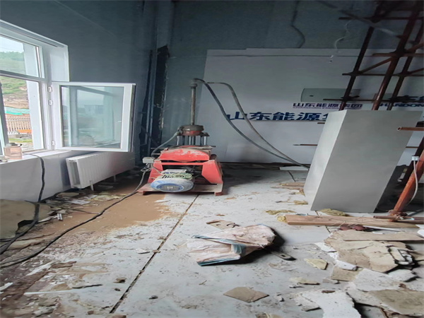 城中地基基础下沉墙体裂缝加固注浆顶升施工